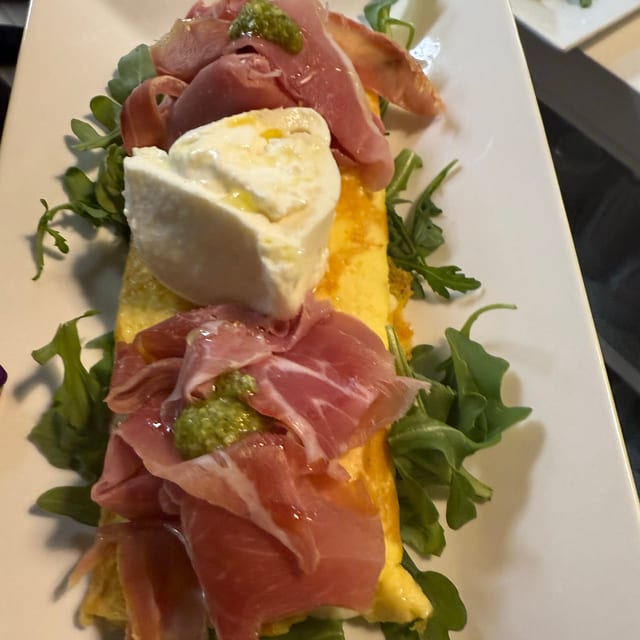 GOURMET OMELET( Prosciutto Burrata Mozarella Pesto 3 Eggs).