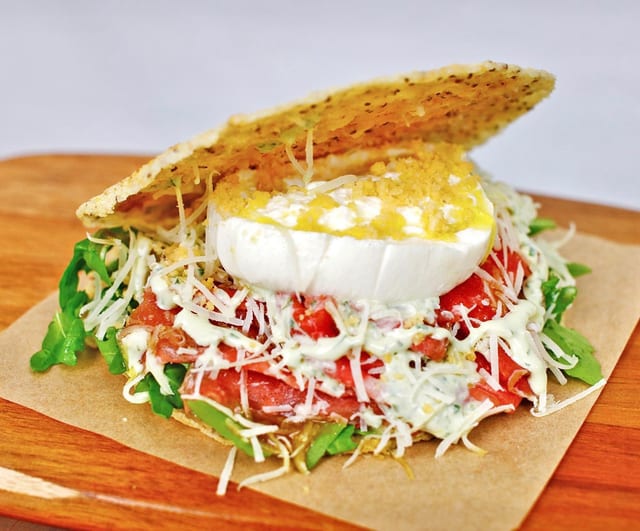 THE ITALIAN Arepa ( CARPACCIO Prosciutto Burrata Parmesan Basil Sause Arugula).